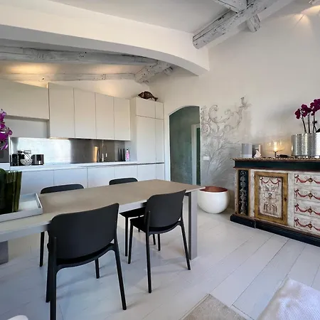 Stylisch Penthouse With Captivating View Apartment